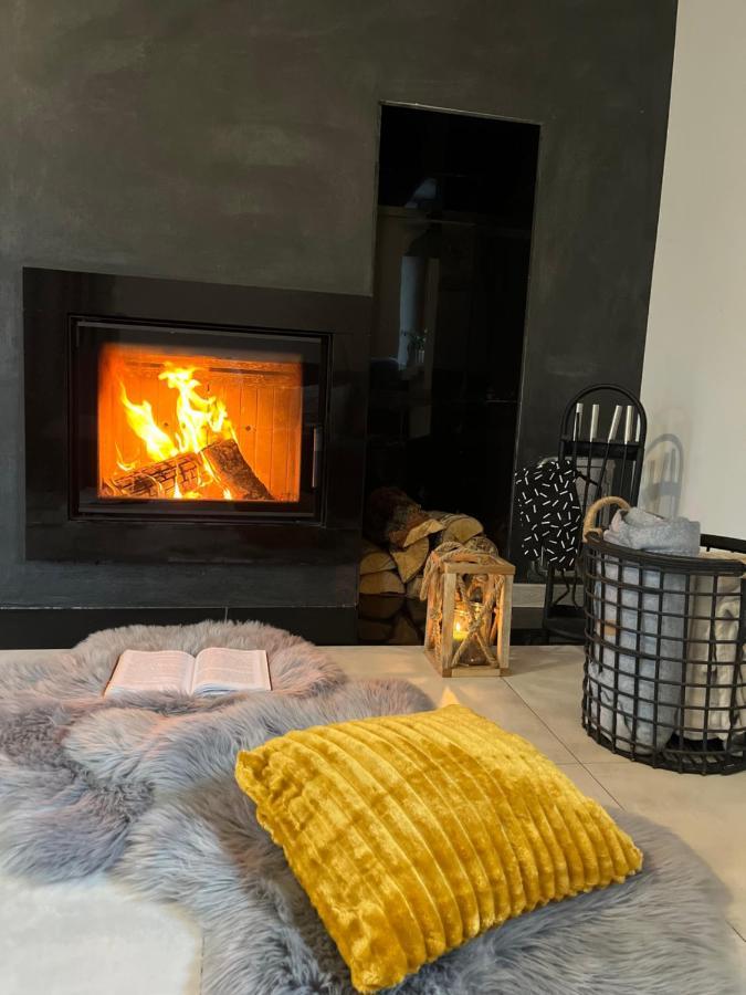 Domek Z Kominkiem Nad Jeziorem Z Jacuzzi Ogrodowym Sumowo  Eksteriør billede