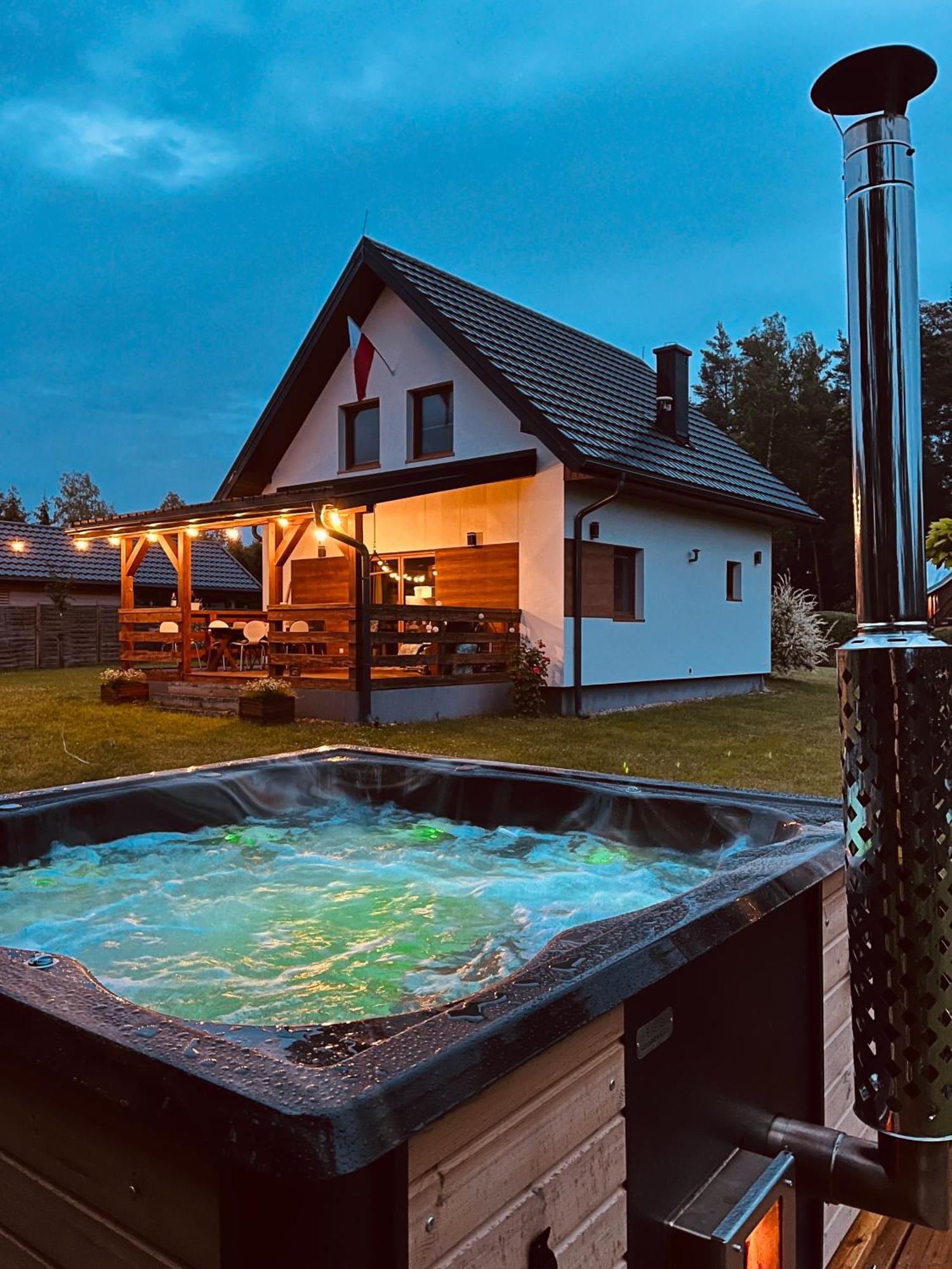 Domek Z Kominkiem Nad Jeziorem Z Jacuzzi Ogrodowym Sumowo  Eksteriør billede